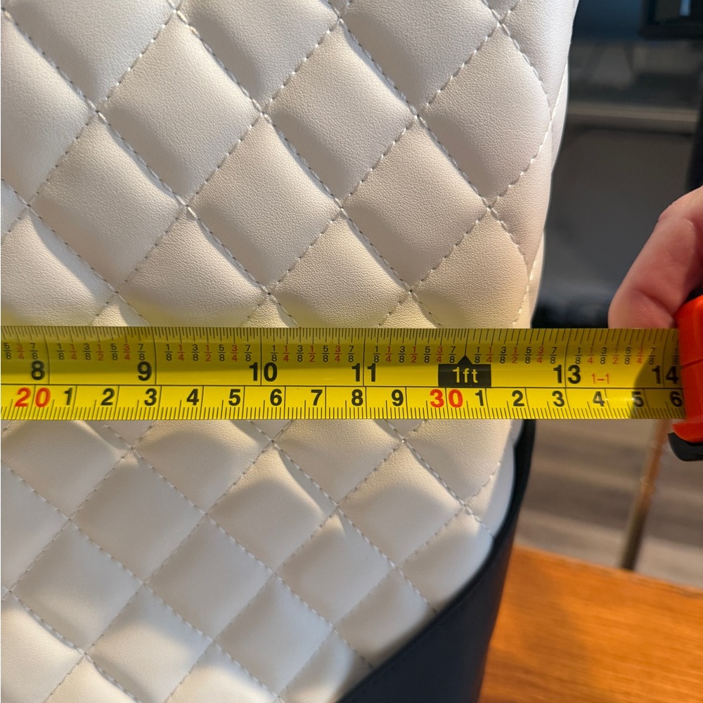 Chic White Quilted Handbag with Black Accents - Picture 4 of 5